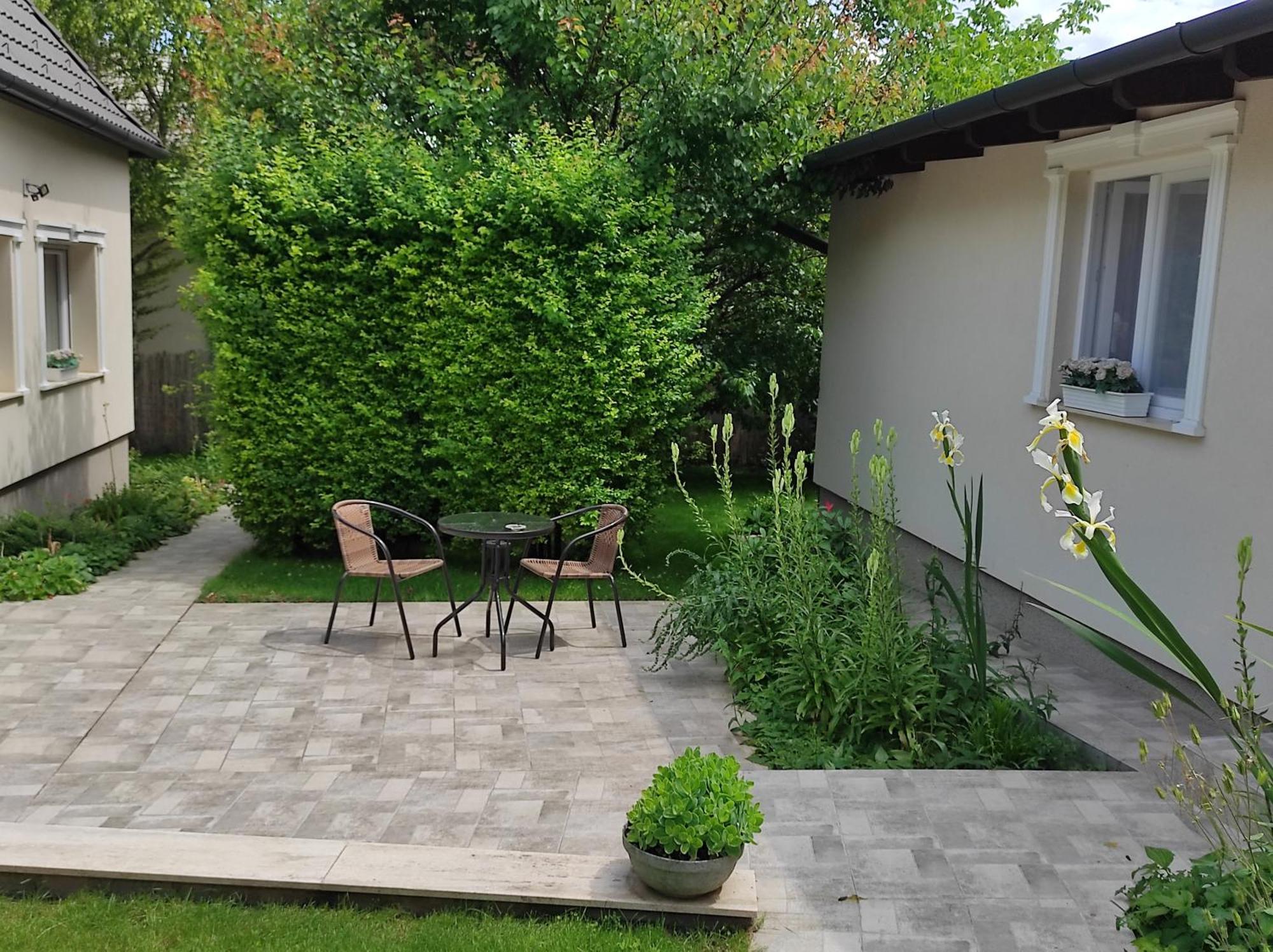Garden Home Törökbálint Buitenkant foto